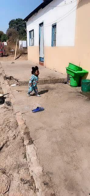 非洲小朋友喜欢吃瓜,非洲小宝贝的夏日瓜果盛宴